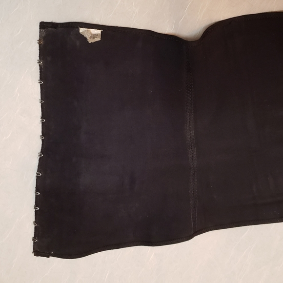 Latex Hook n Eye Corset - Picture 2 of 7